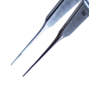Castroviejo Suturing Forceps, Straight Shafts, 0.5mm Teeth, 5.5mm Tying Platform, Wide Serrated Handle, Overall Length 4-3/8" (110mm) E1798,08-01256,2255E,08-01256,E1798
